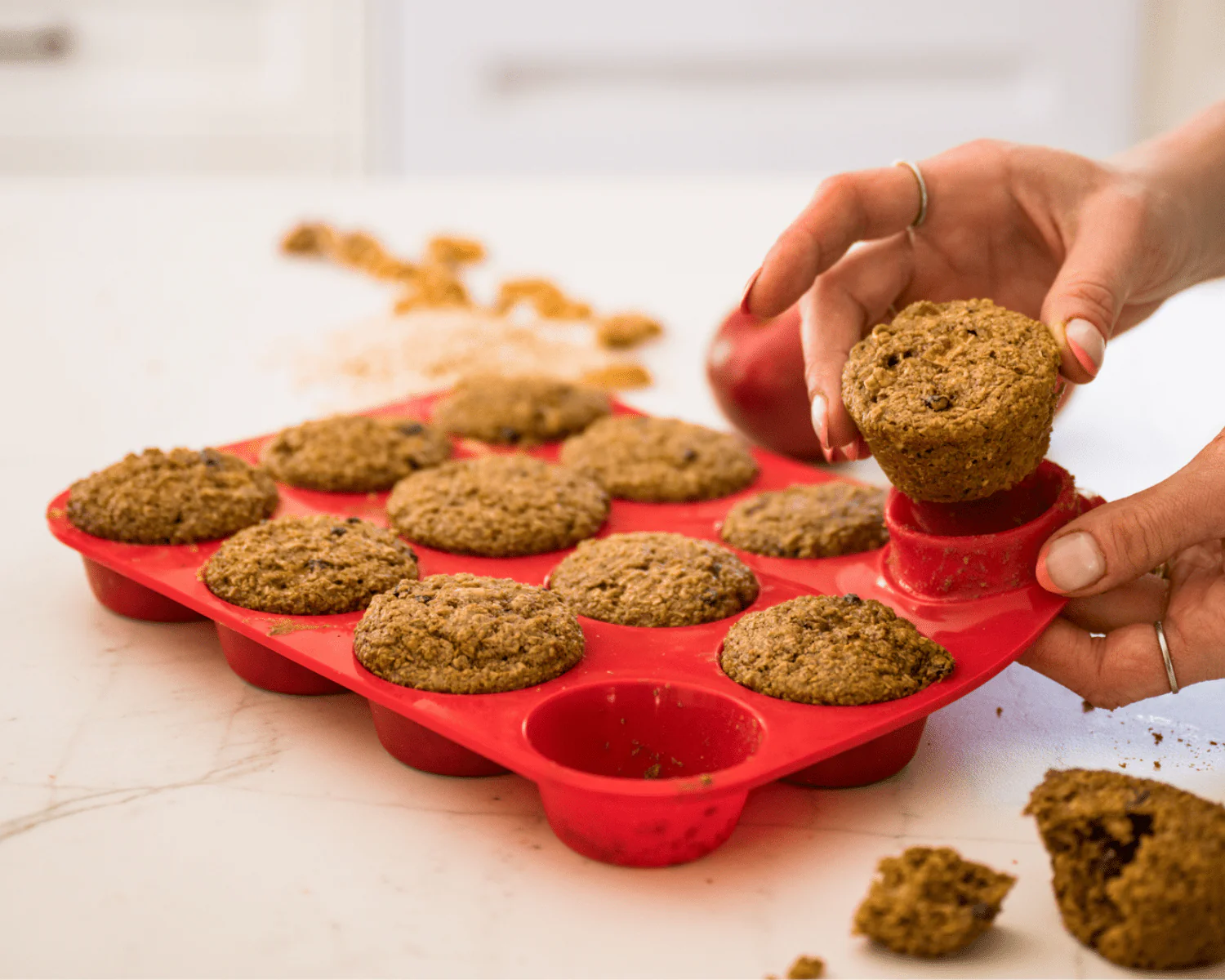 Plaque-moule en silicone pour 12 muffins - Image 3