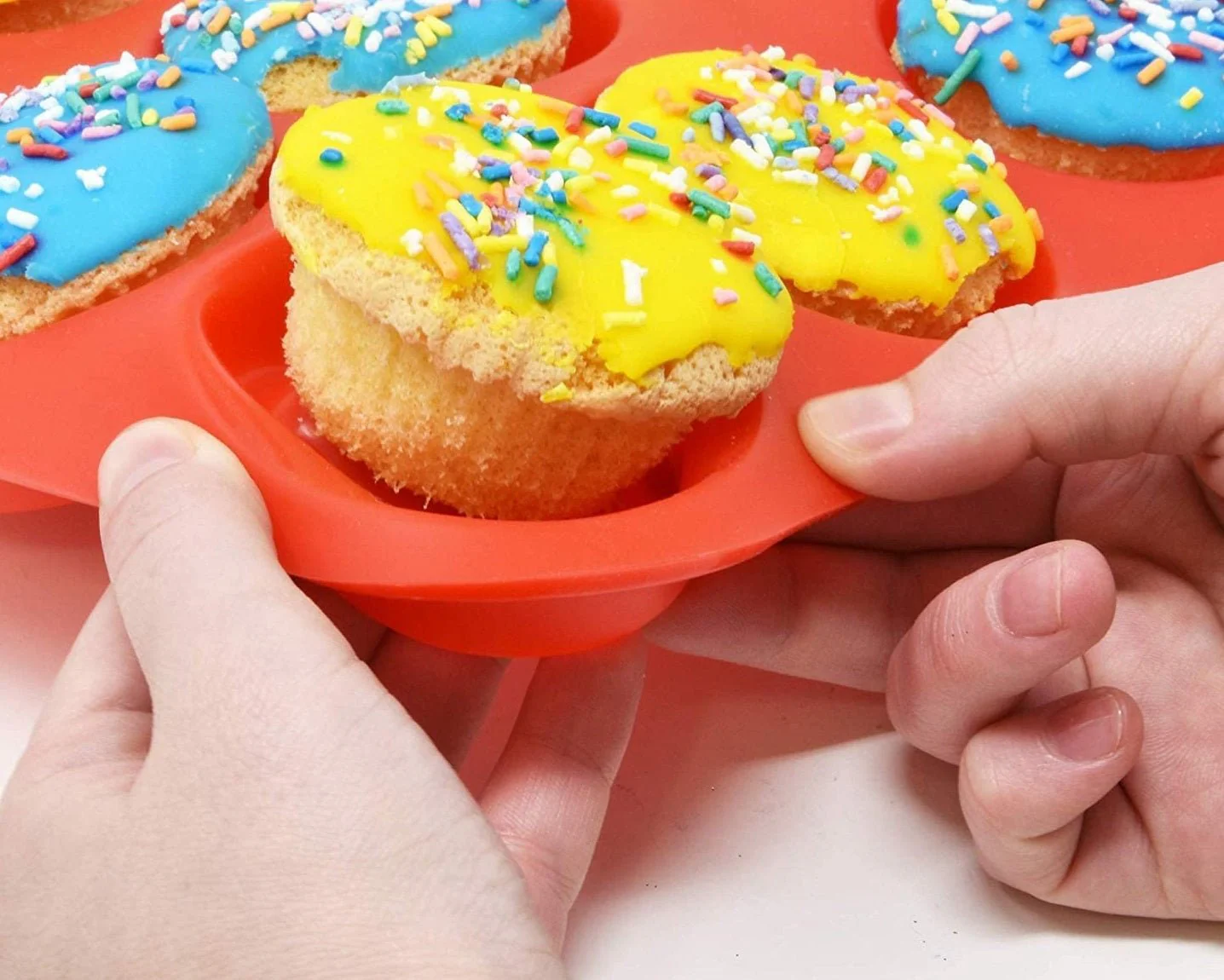 Plaque-moule en silicone pour 12 muffins - Image 6